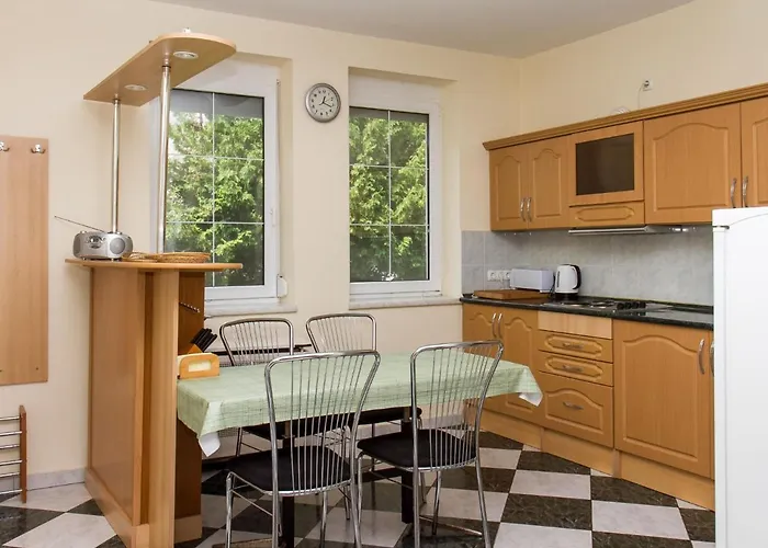 בית נופש Leon By Interhome